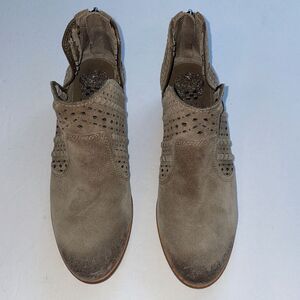 Vince Camuto Prastata taupe laser cut bootie size 6.5